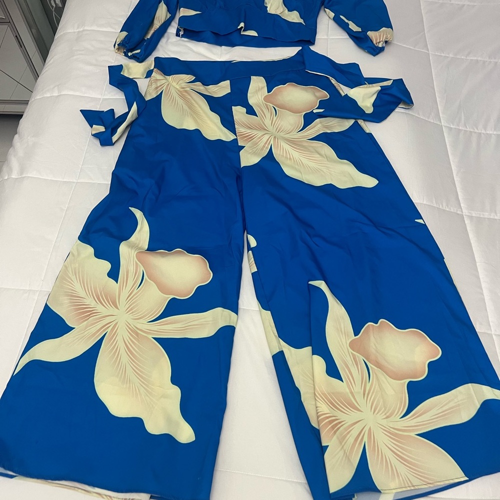 Pants and top set perfect for vacation